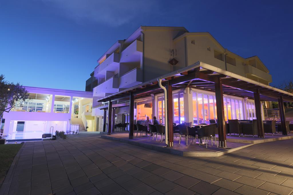 Hotel Vila 4M Ražanac Eksteriør bilde
