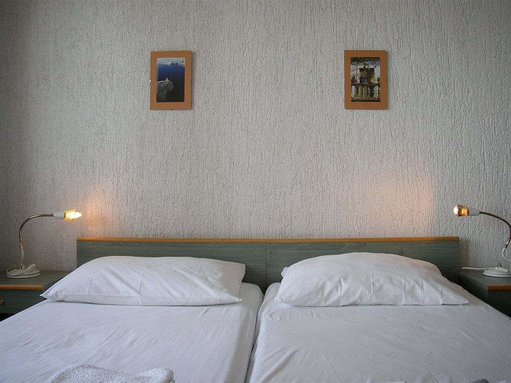 Hotel Vila 4M Ražanac Eksteriør bilde