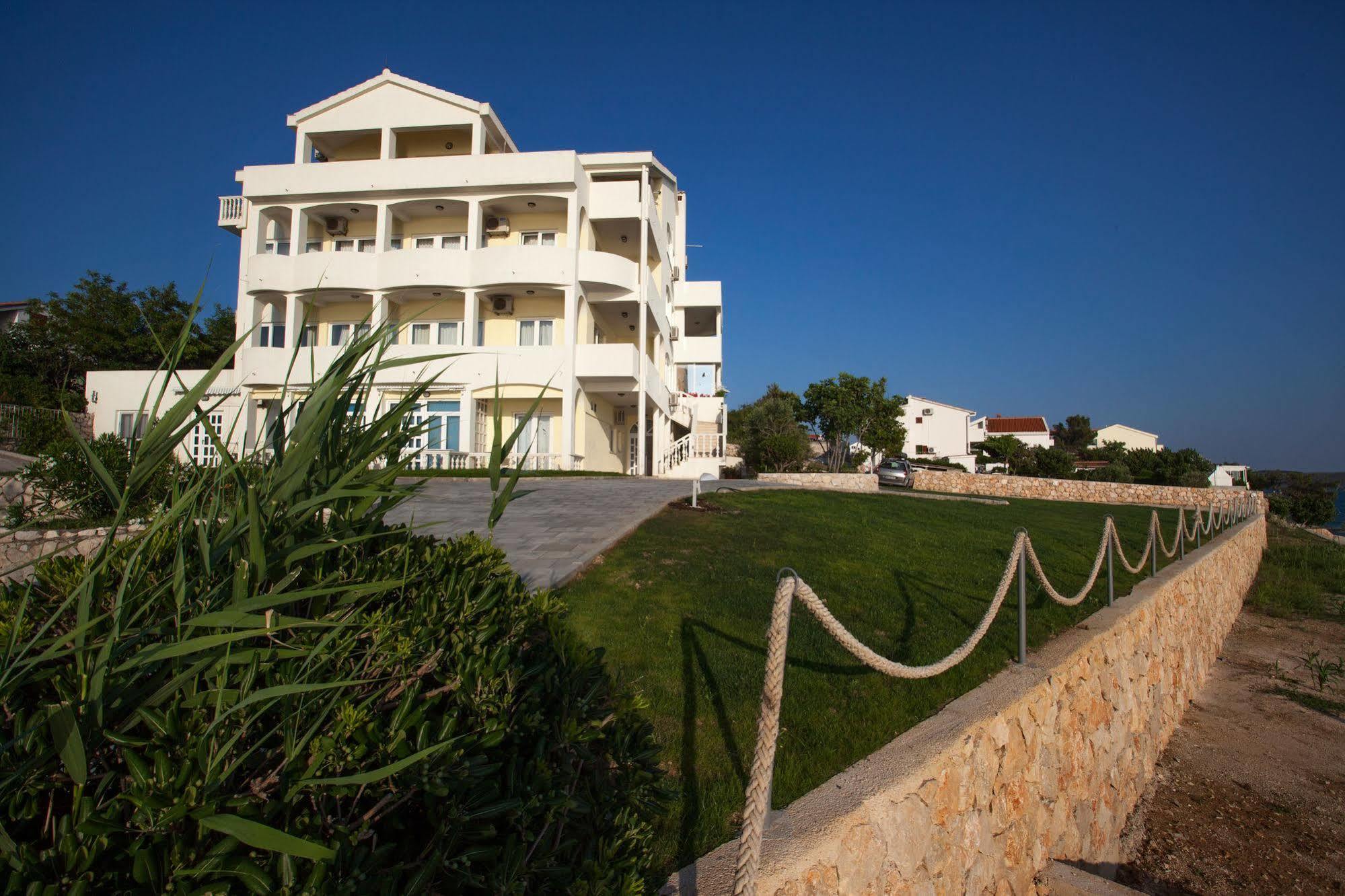 Hotel Vila 4M Ražanac Eksteriør bilde