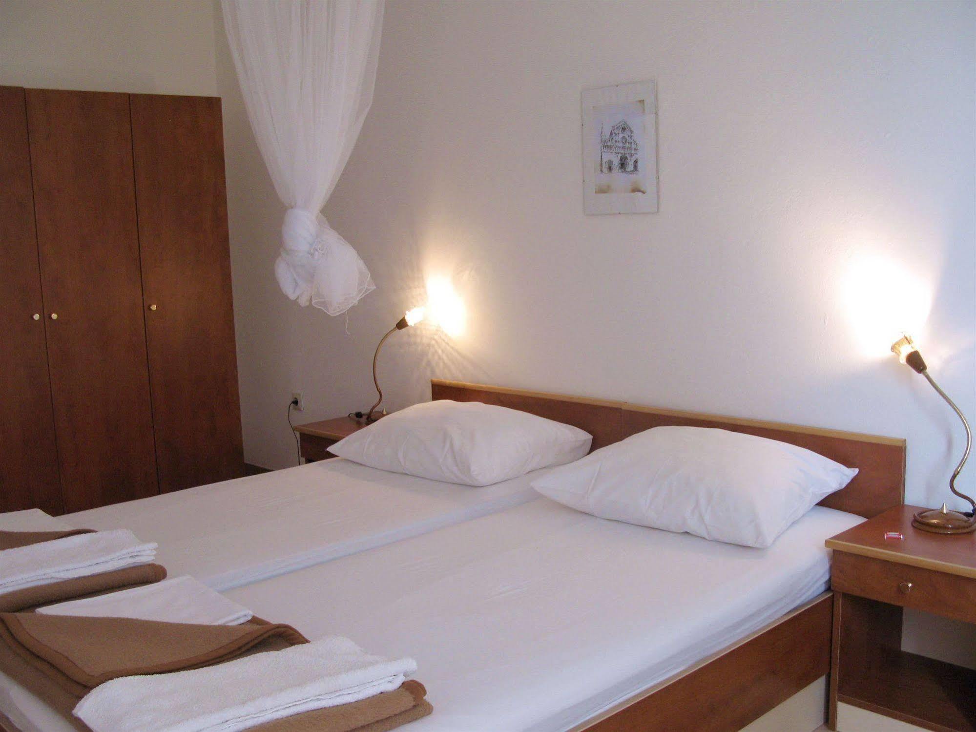 Hotel Vila 4M Ražanac Eksteriør bilde