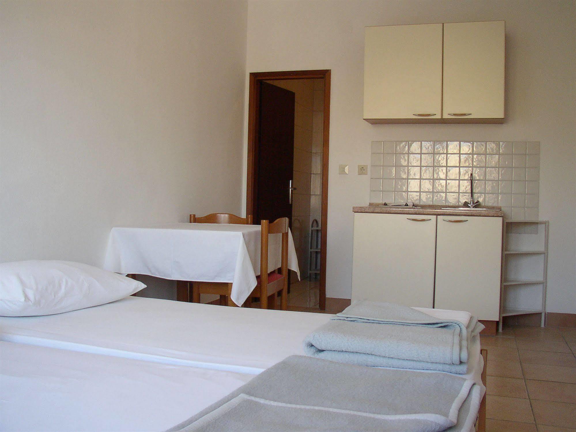 Hotel Vila 4M Ražanac Eksteriør bilde