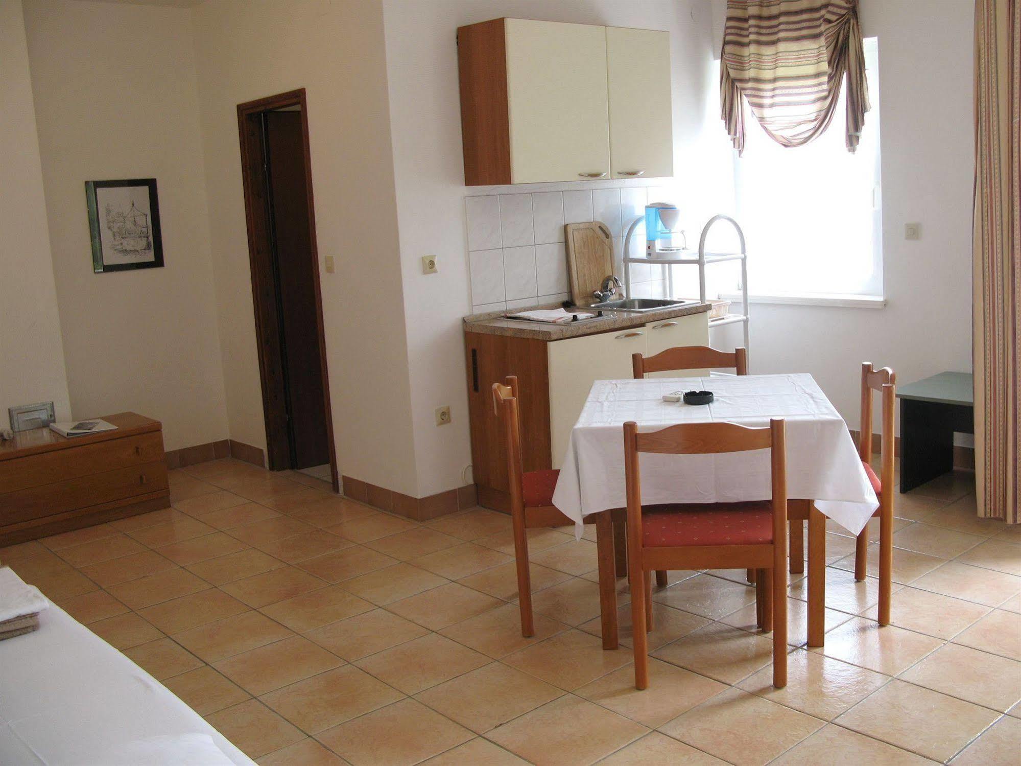Hotel Vila 4M Ražanac Eksteriør bilde